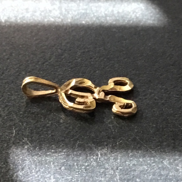 14k solid gold==Letter R==charm=.70 grams =We like offers - Picture 3 of 9
